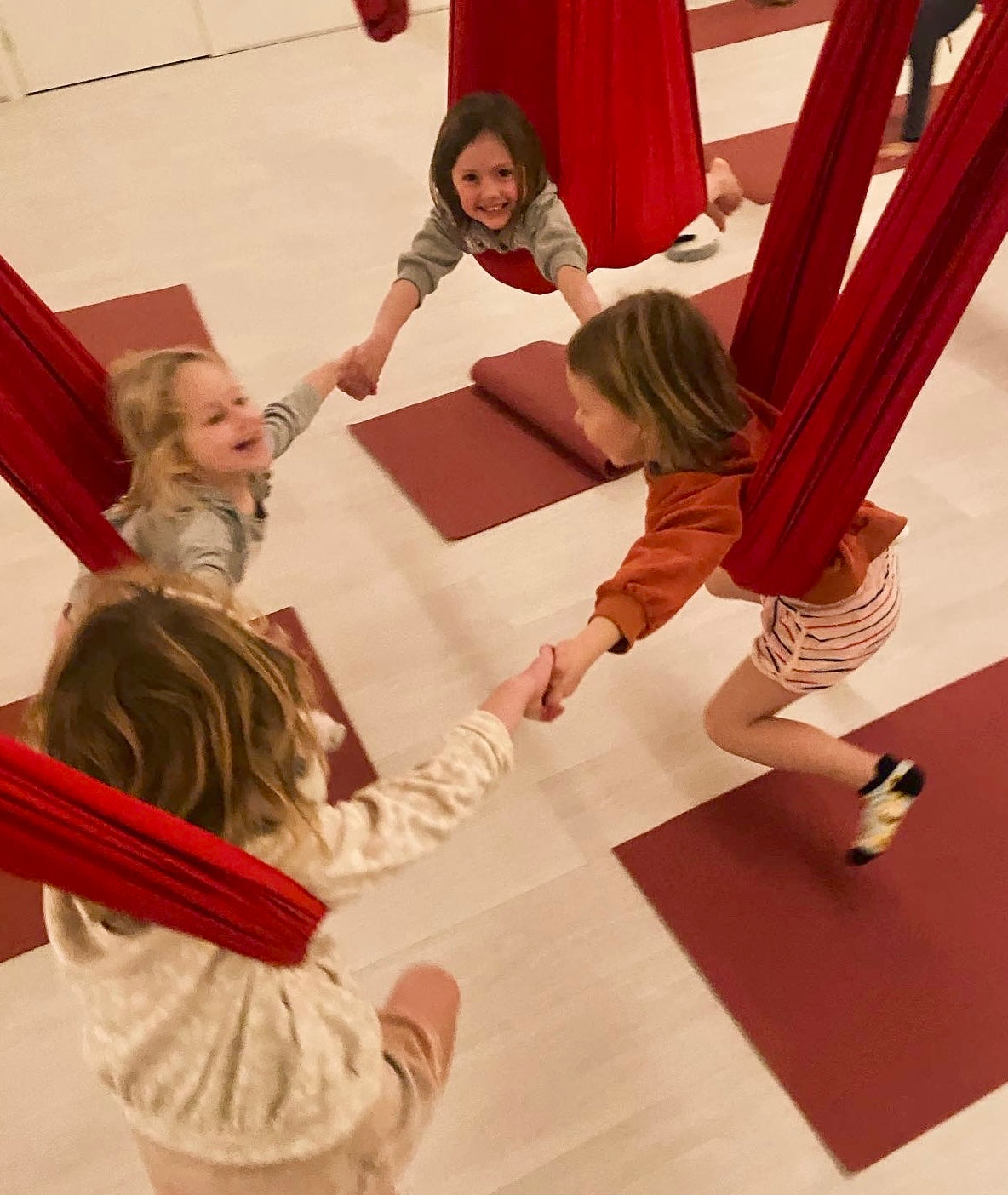 ouder kind aerial yoga | zondag 10u-11u